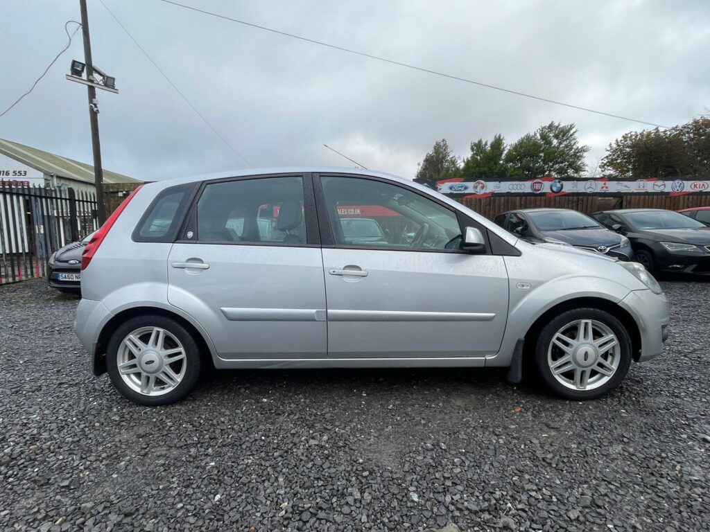 FORD FIESTA 1.6 Ghia 5dr Auto