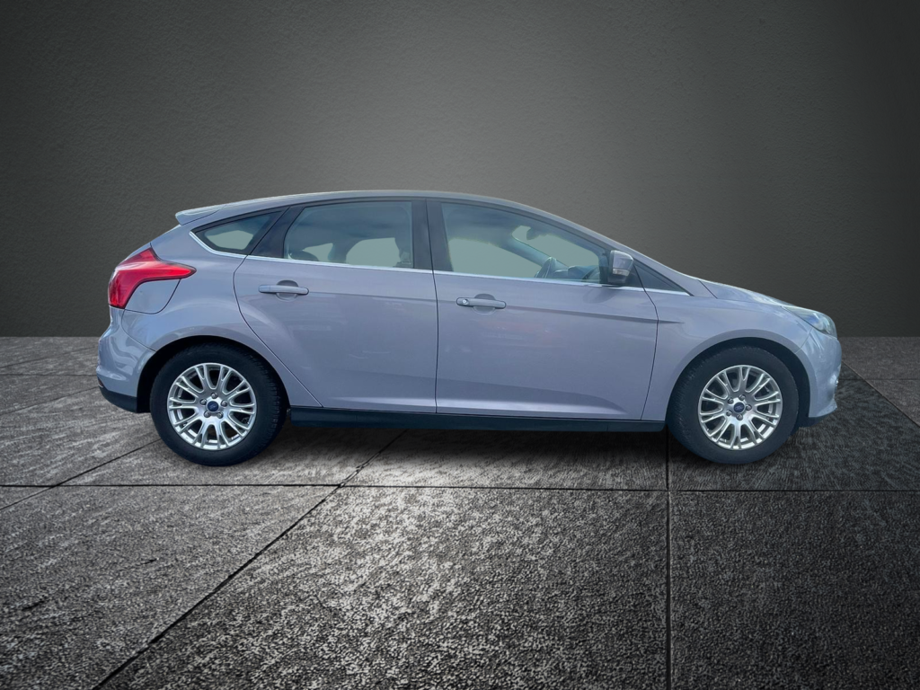 FORD FOCUS 1.6 125 Titanium 5dr