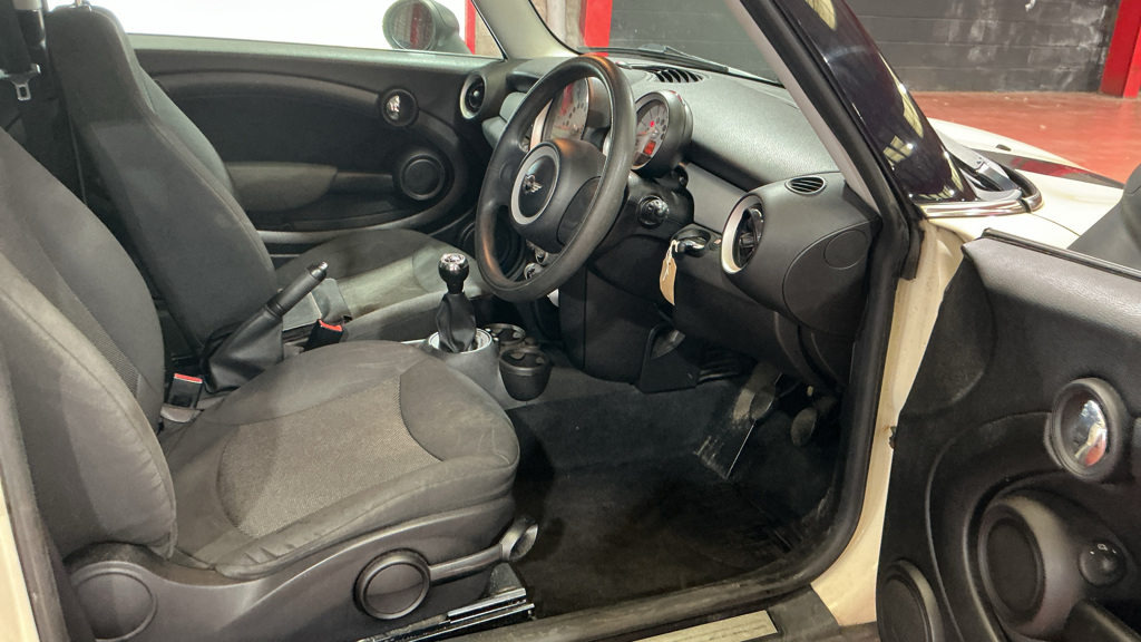 Mini Hatchback 1.6 2010